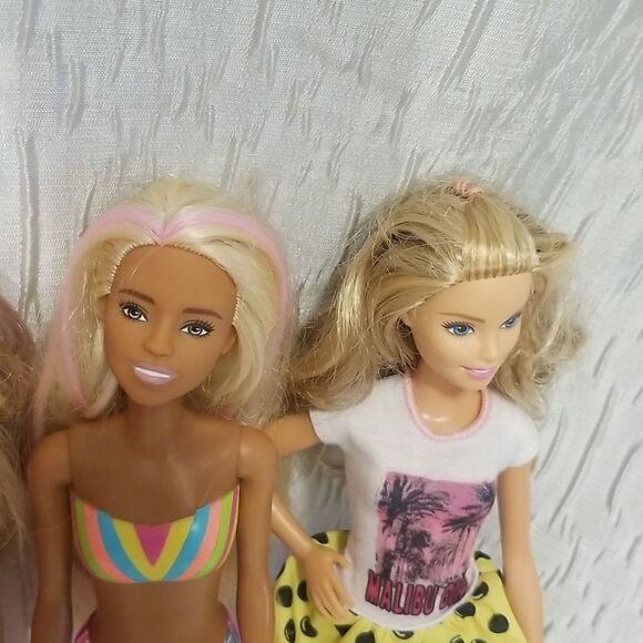 Lot of pre-owned barbie's - Picture 7 of 16